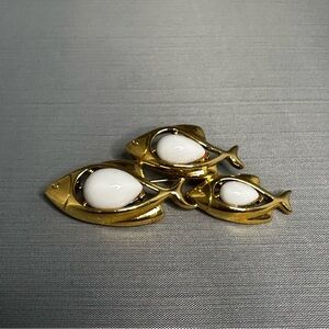 Vintage Trifari School of Fish with White Lucite Body Gold Toned Brooch